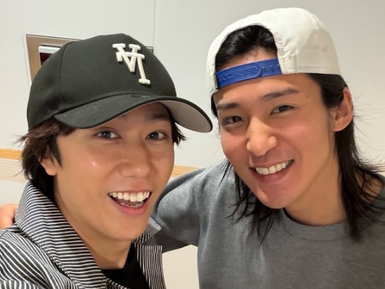 やっと9人のスノーマン」阿部亮平、帰国した目黒蓮とのツーショット