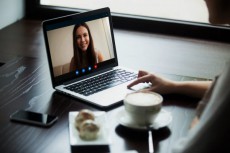 【Skypeに旦那さんが…】どんなもんなの？「遠距離不倫」経験談2つ