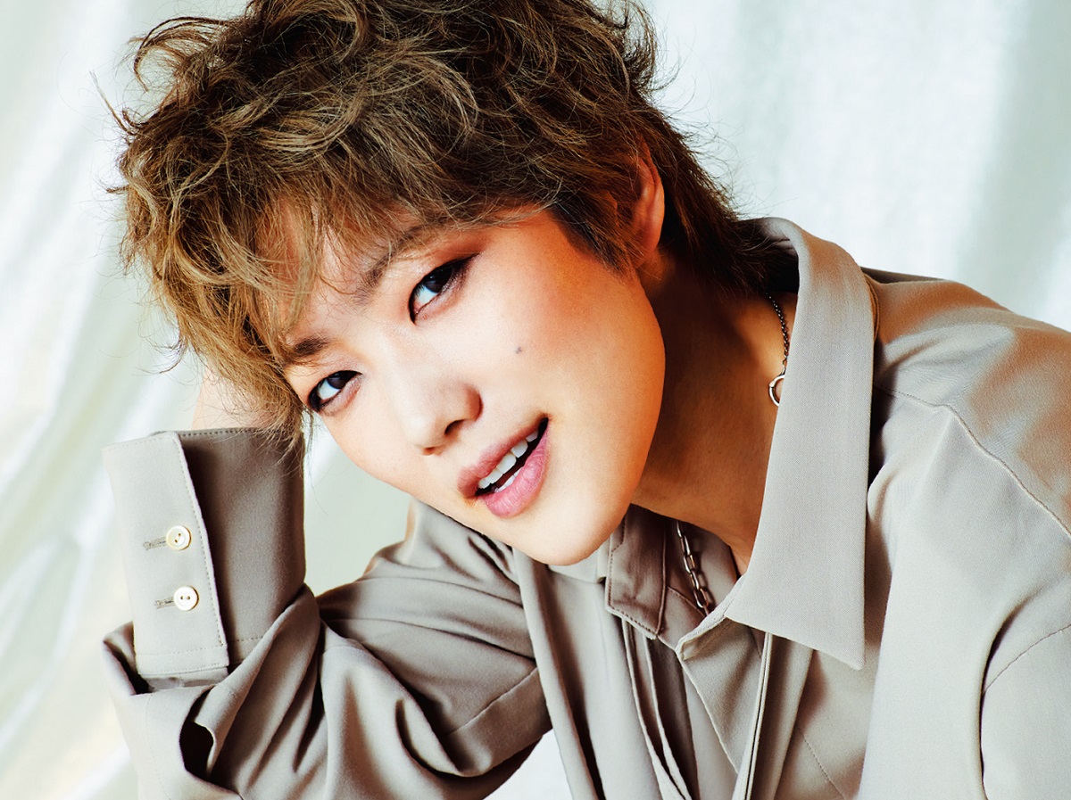 ハンサムすぎ!? 元宝塚男役・七海ひろき「ありのままの自分がこれだっ