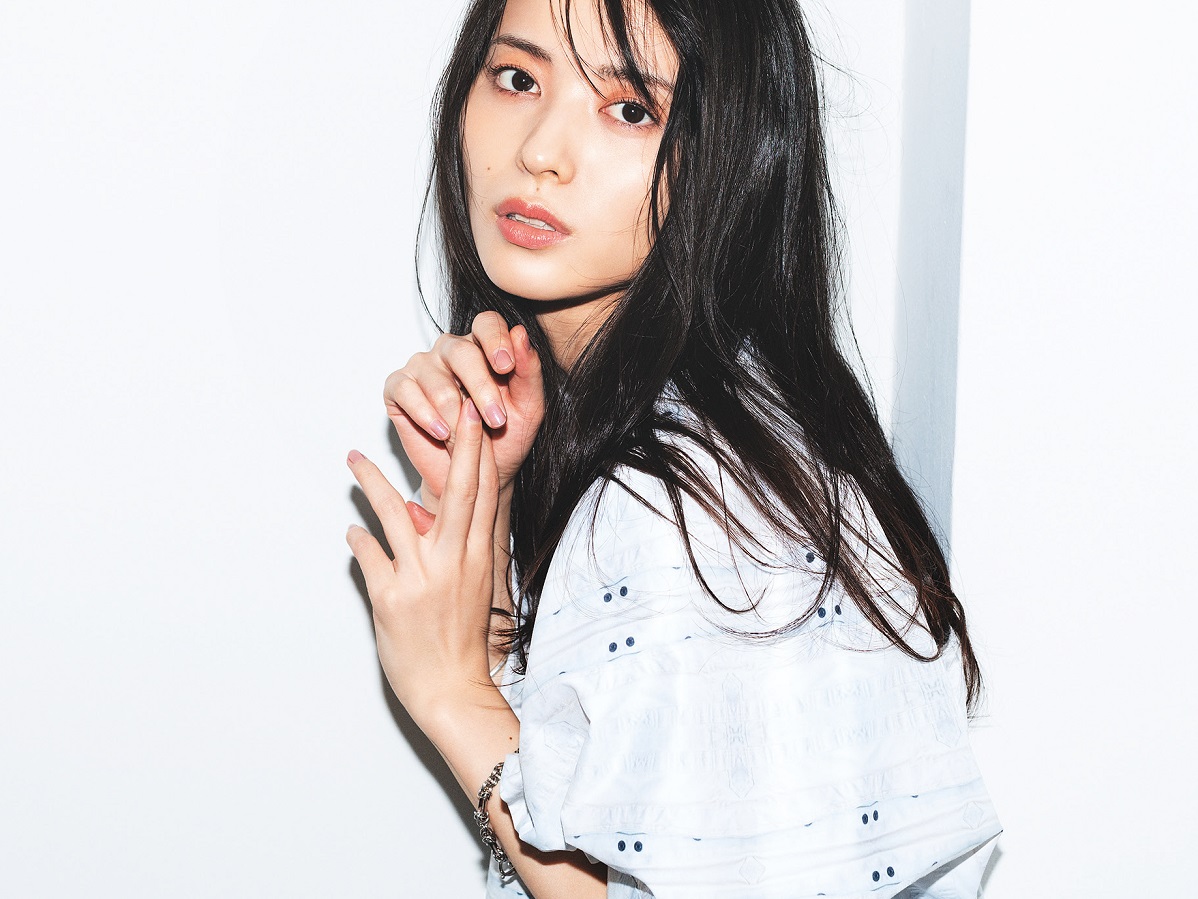 ℃-ute “圧倒的な存在感”見せつける写真集を 矢島舞美をハワイで撮り下ろし ハロプロ タペストリー 等身大 矢島舞美 アイドル
