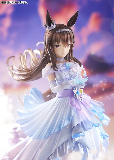 ウマ娘」アドマイヤベガが勝負服「Glacialis Vega」を纏った姿で
