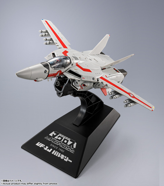 「超時空要塞マクロス」一条輝が駆るVF-1Jバルキリーが“DX超合金”より立体化！ファイター専用台座も付属