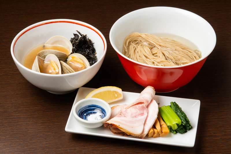 ラーメンWalker2022千葉限定麺ラスト！　船橋市の実力店「とものもと」の原点回帰ともいえる貝をメインにした希望に満ちた創作つけ麺！