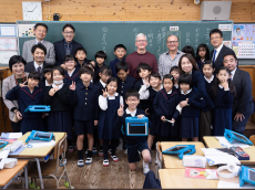アップルCEO ティム・クック氏が先進GIGAスクール訪問「iPadが生徒の未知なる可能性を解き放つ」