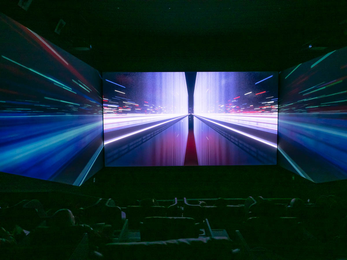 合計3画面のワイドビュー、ScreenX導入の109シネマズプレミアム新宿が4