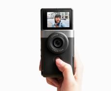 キヤノンが簡単で高画質の小型Vlogカメラ「PowerShot V10」発表