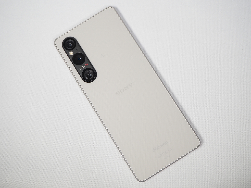 ソニー「Xperia 1 V」は新開発のイメージセンサーで写真や映像の撮影がより快適