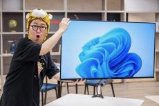 最高すぎる 禁断の43型液晶×アーム