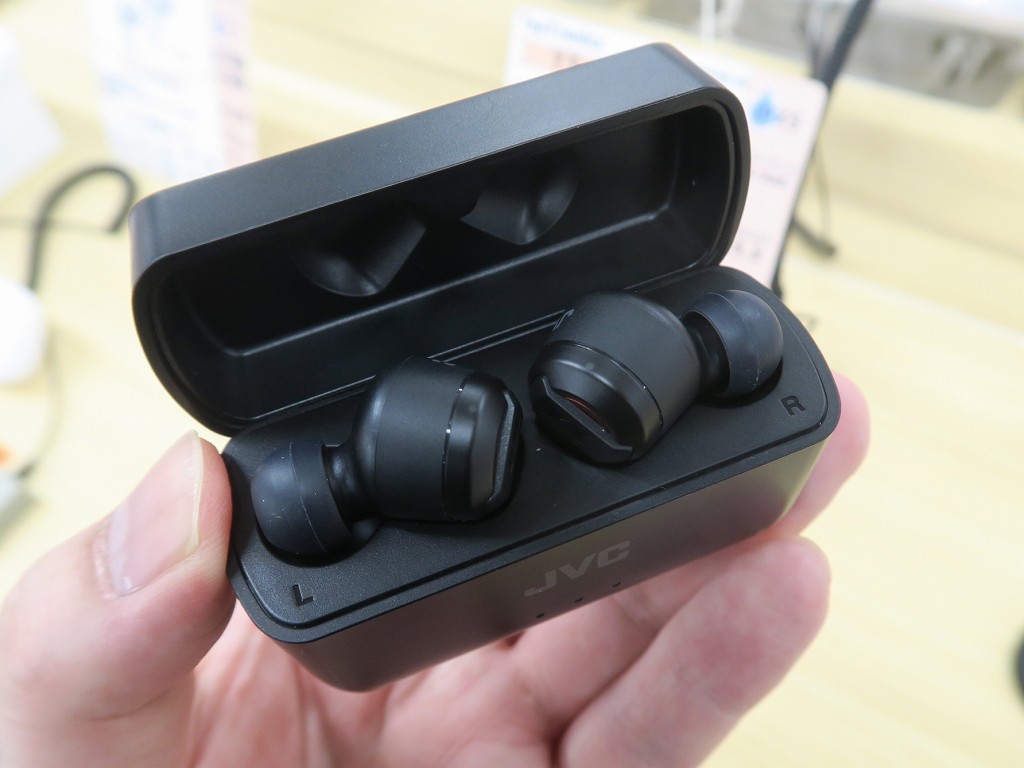迫力の重低音が楽しめる頑丈なイヤホン「HA-XC62T」がJVCから登場