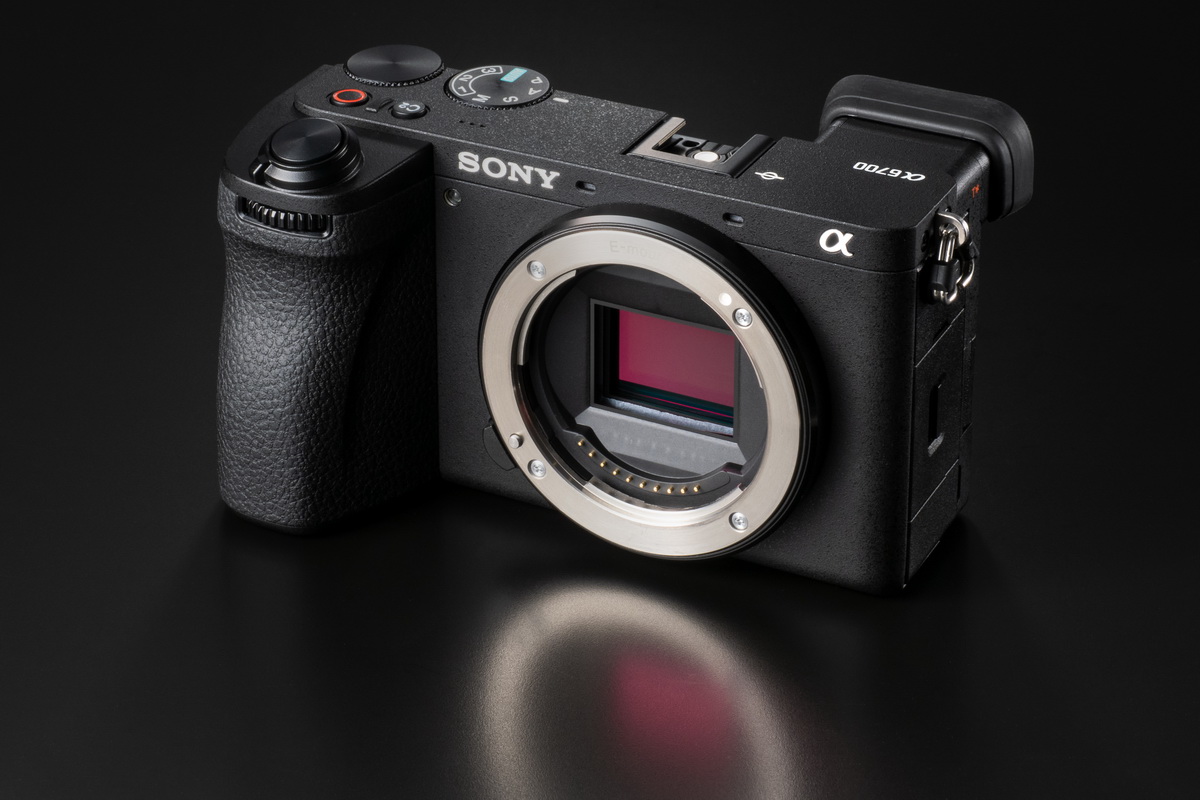 最新AIチップ搭載で最強AFのミラーレスカメラ＝ソニー「α6700」実機 