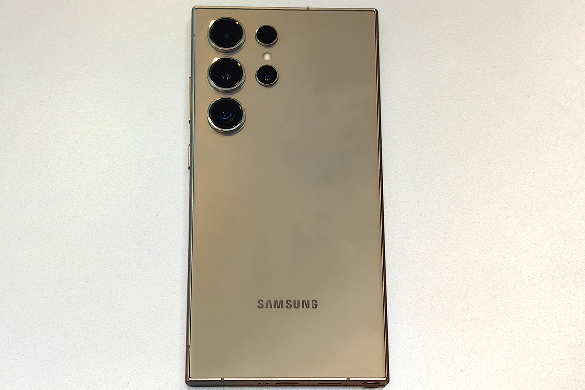 サムスンの最上位スマホ「Galaxy S24 Ultra」の実機と超強化されたAI機能をチェック