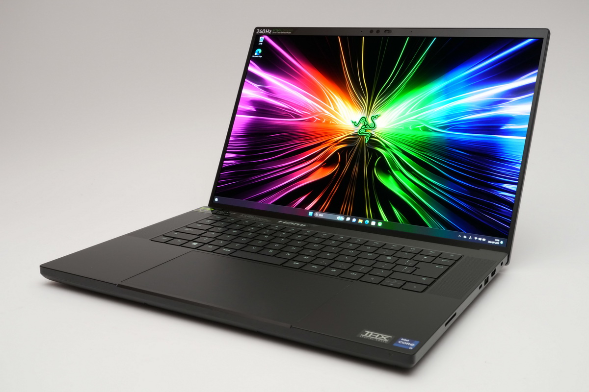 Razer Blade 16」2024モデル実機レビュー = Core i9-14900HXとRTX4090 