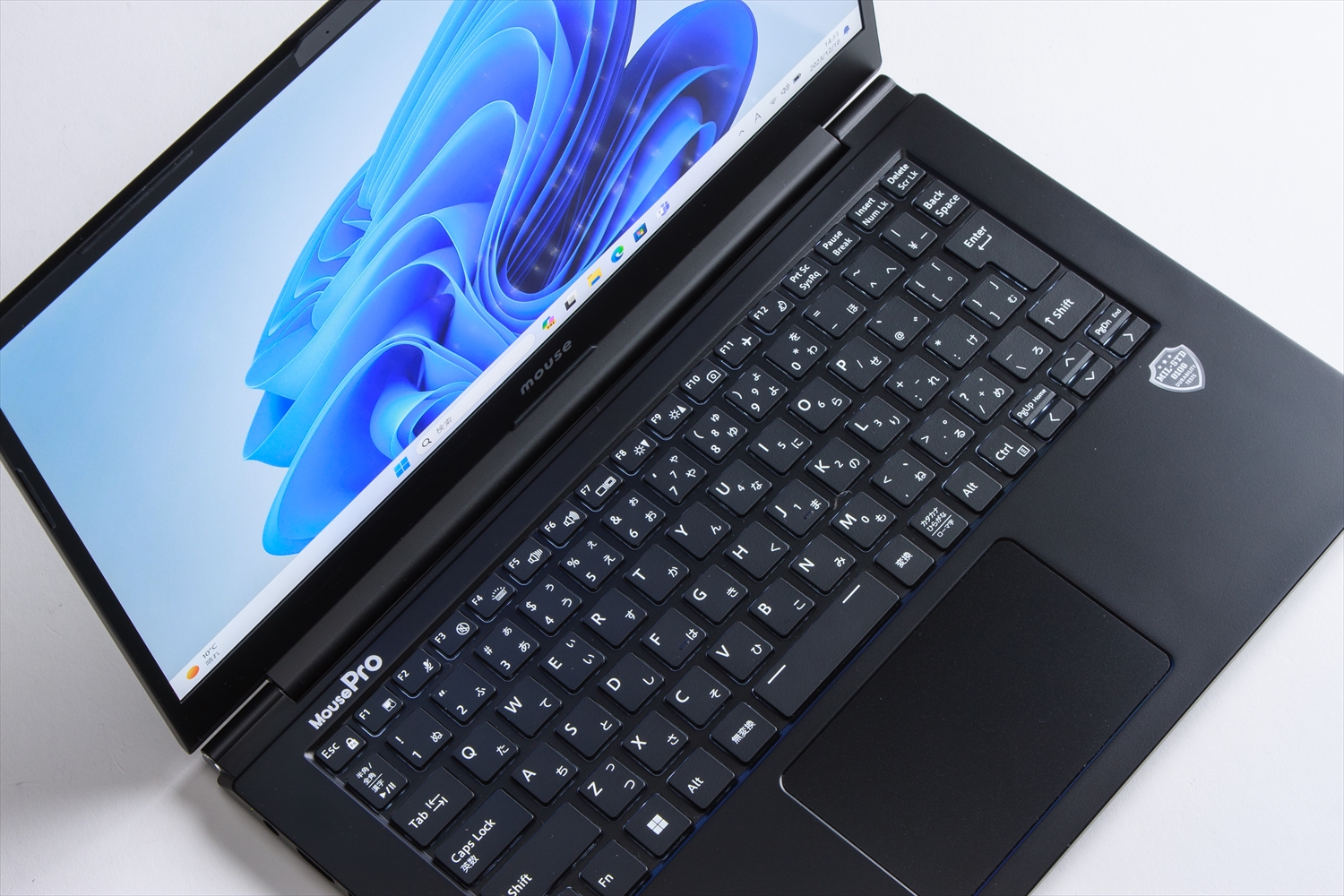 日々持ち歩ける！1kgアンダー14型ノートパソコン「MousePro G4