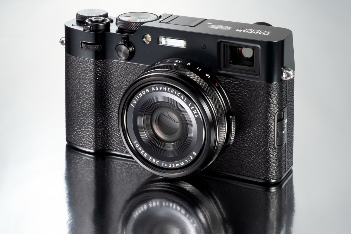 富士フイルムの4020万画素APS-Cコンパクトカメラ「X100Ⅵ」実機レビュー