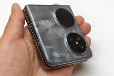 ファーウェイの最新縦折りスマホ「Pocket 2」は4カメラ搭載のエレガントなモデル