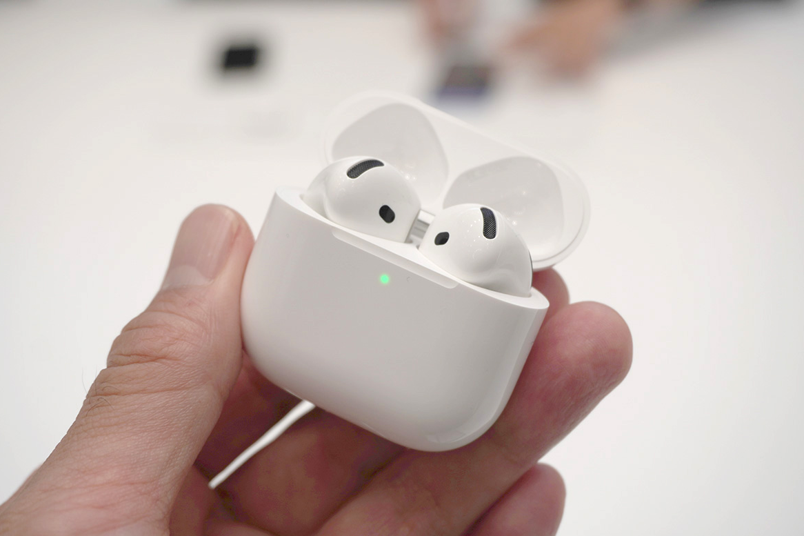 【現地レポ】装着感アップ！ 開放型なのにノイキャン搭載「AirPods 4」の実力は十分に満足！