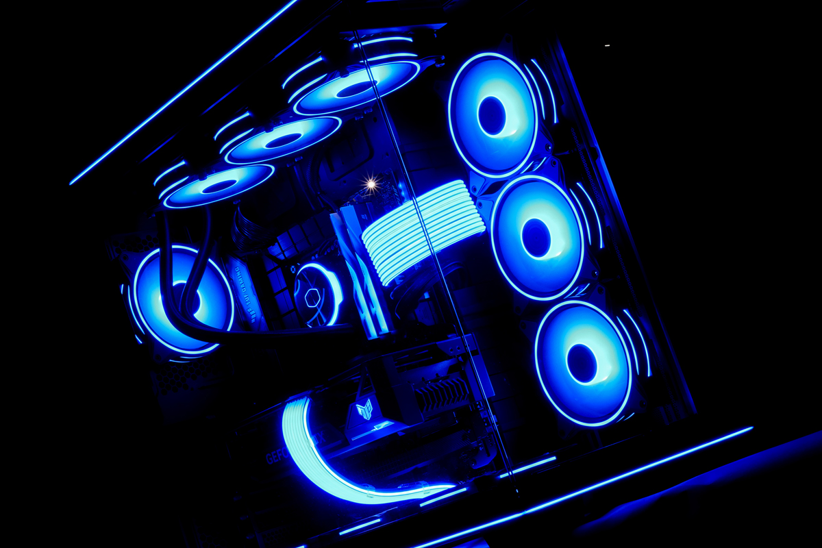 LIAN LI PC-TU100(グラボ・SSD以外のパーツ付き) Just wanted to share my lian-li pc-tu100 build : r/sffpc