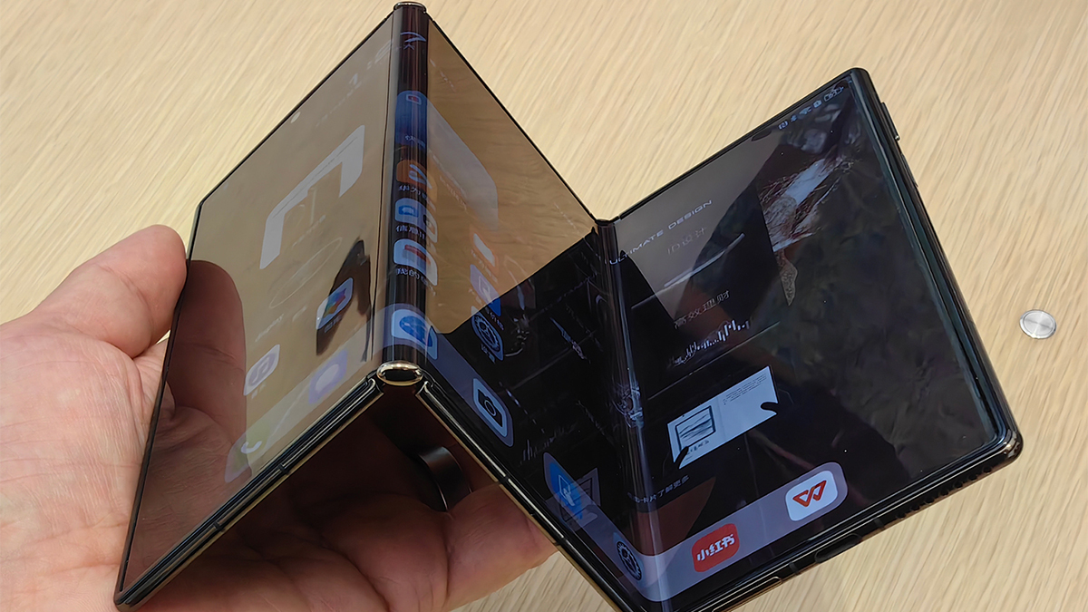 【早いもの勝ち！】HUAWEI mate9 新品未開封品 唯一無二の3つ折りスマホ「HUAWEI Mate XT Ultimate Design」を