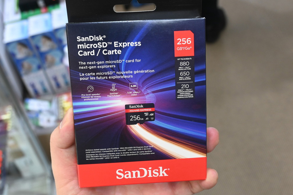 ただのmicroSDっぽいのにSATAのSSDより速い！ 最大転送880MB/秒のmicroSD Expressカードが店頭に登場