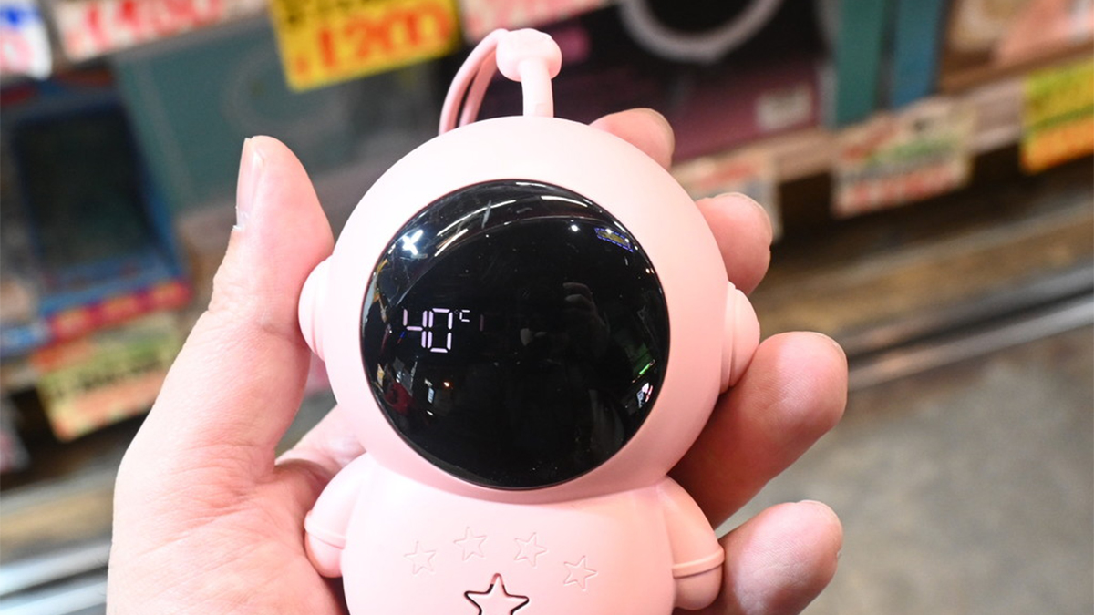 繰り返し使える充電式のカイロ「アストロノート 充電式カイロ」が660円！