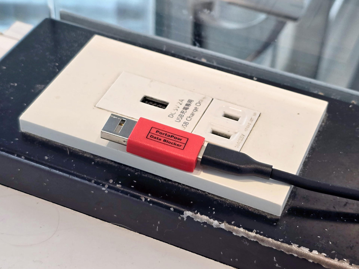 話題になっている充電用USB端子経由のハッキング抑止デバイス「USB DATA BLOCKER」を衝動買い