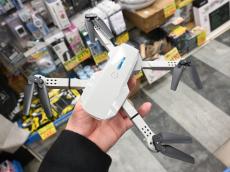 リモコンで操作する安価なRCドローンが1650円で販売中