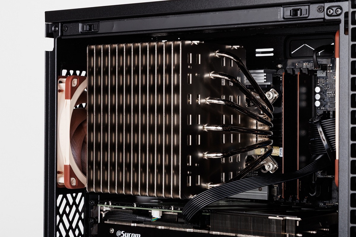 ファンレスでもCore Ultra 9が70度台、約40dBの超静音ゲーミング ファンレスでもCore Ultra 9が70度台、約40dBの超静音ゲーミング