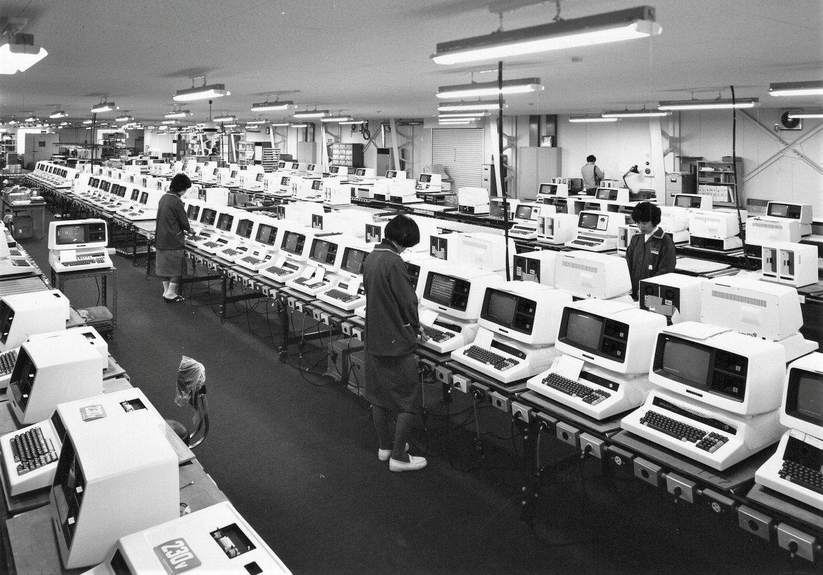 コンピュータ・IT Windows7 Amazon.co.jp: WINDOWS98動作 これは便利！マルチWINDOWS Virtual PC