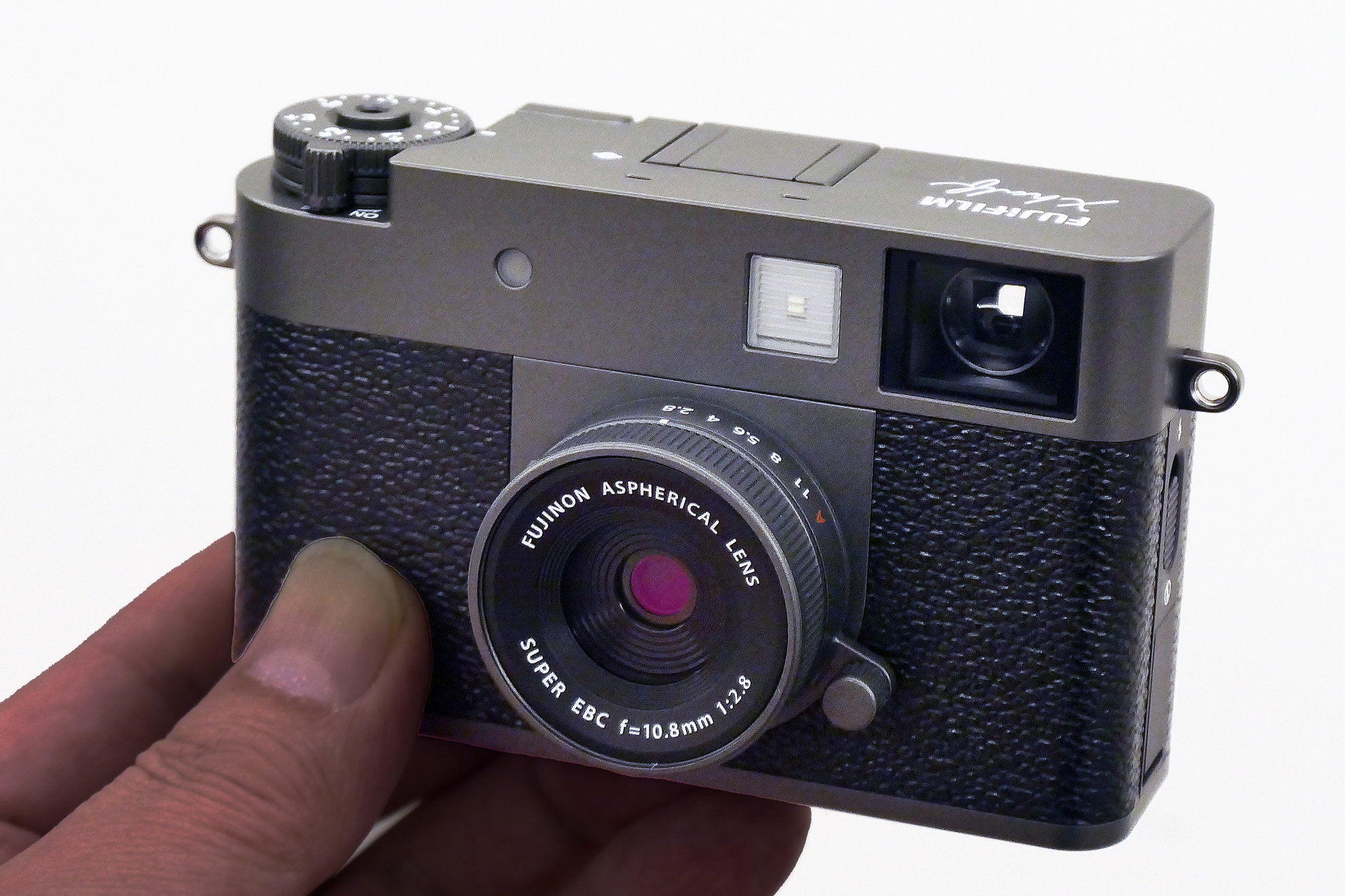 コンデジ　フィルム　カメラ　まとめ フィルム時代のハーフサイズカメラをデジタルで復刻=富士