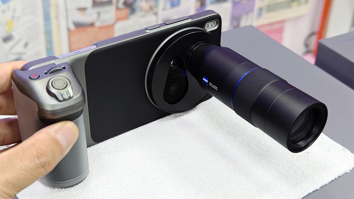 外付け望遠レンズ対応！ 最強級カメラスマホ「vivo X200 Ultra