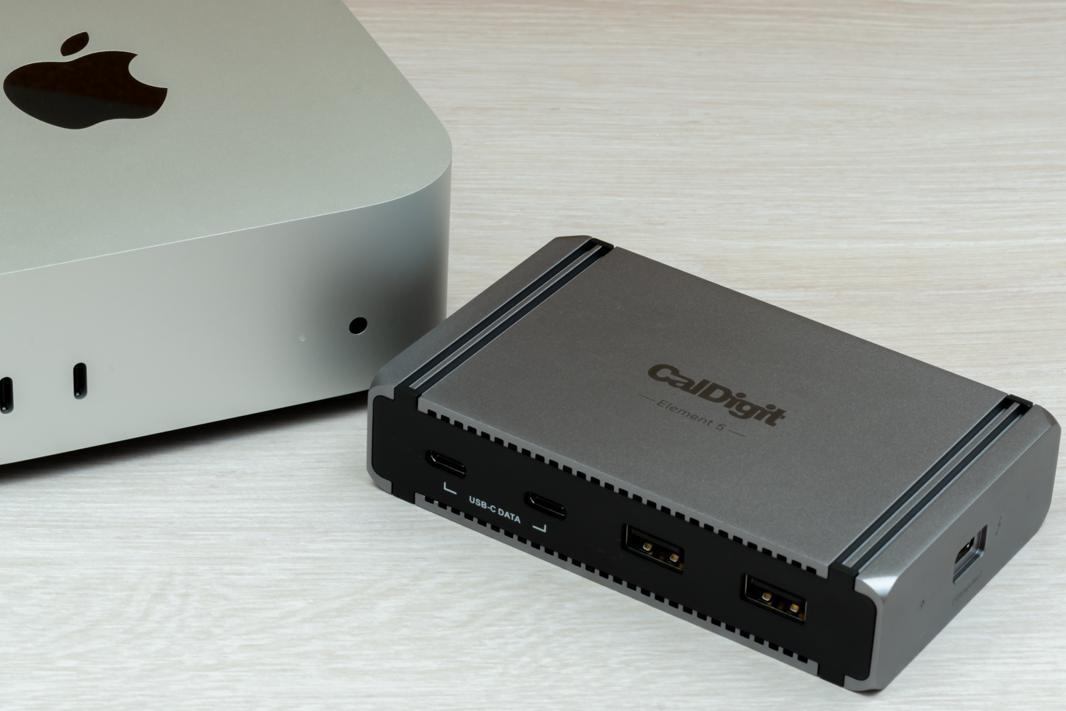 Thunderbolt 5ハブのCalDigit「Element 5 Hub」に惚れた！ シンプルに