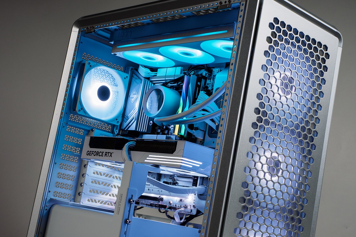 ゲーミングPCの新たな選択肢は「銀色」、MasterFrame 600 Silverを軸に