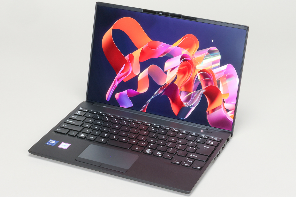 世界で一番軽いノートPCが、今度はACアダプターも大幅軽量化に成功