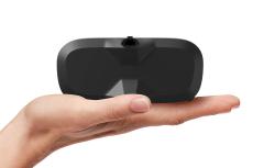 顔圧ほぼゼロ、重量はAppleの1/4、寝転がってのVRすら快適な「MeganeX
