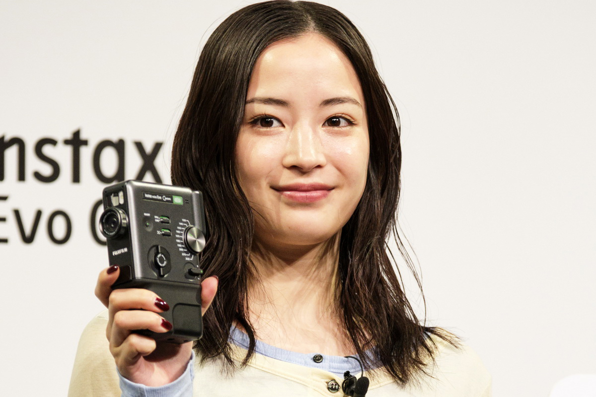 動画もプリントしてその場で手渡し!! 富士フイルムが「8mmカメラ」な