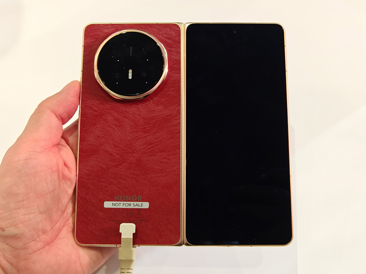 HONORが世界最薄8.75mmの折りたたみスマホ「Magic V6」 ジンバルスマホ