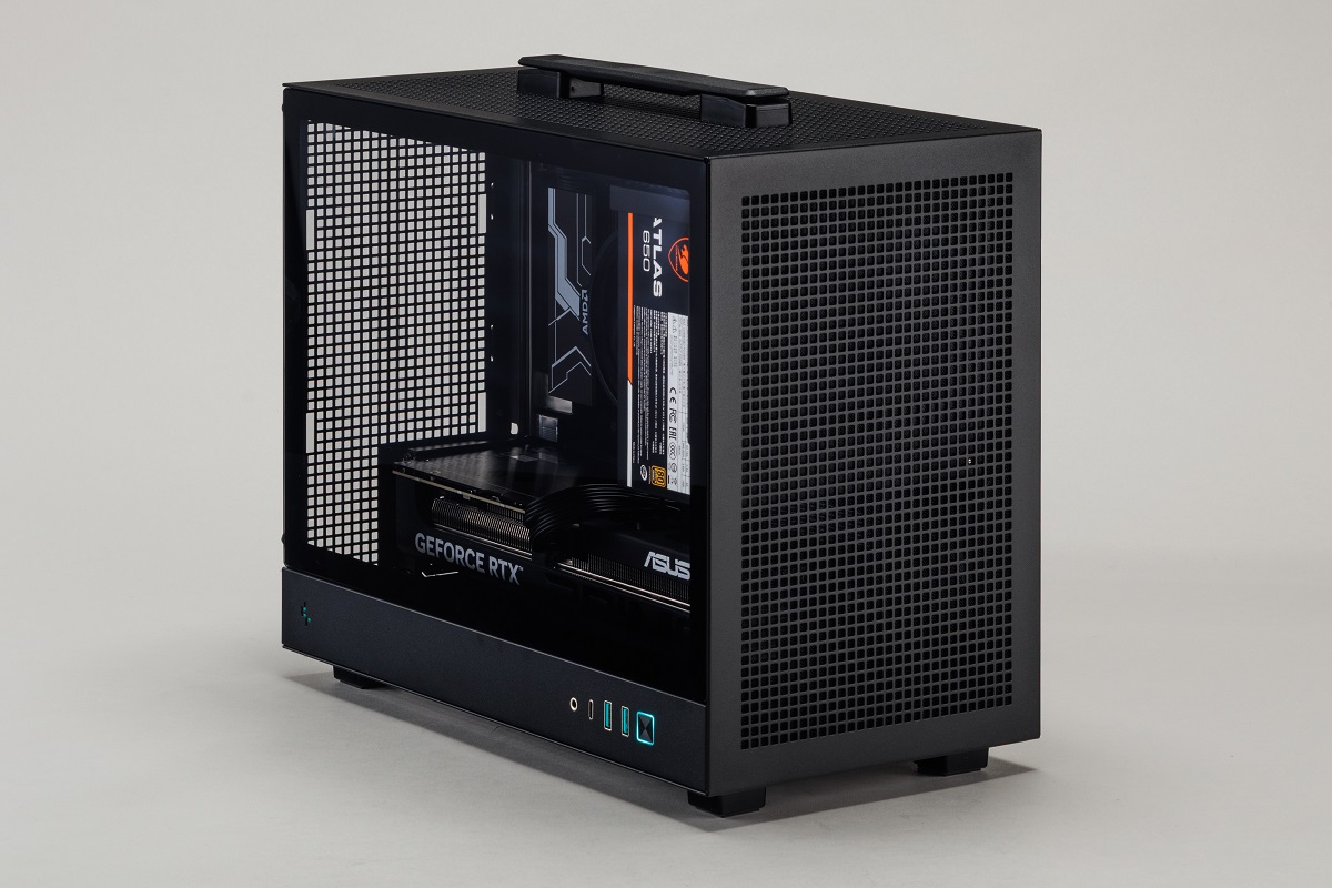 取っ手付きで持ち運べる小型ゲーミングPCのスゴイ奴、RTX 5060 Ti搭載