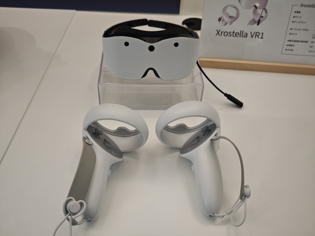 シャープ、着け心地軽々のVRグラス「Xrostella VR1」の支援者募集開始
