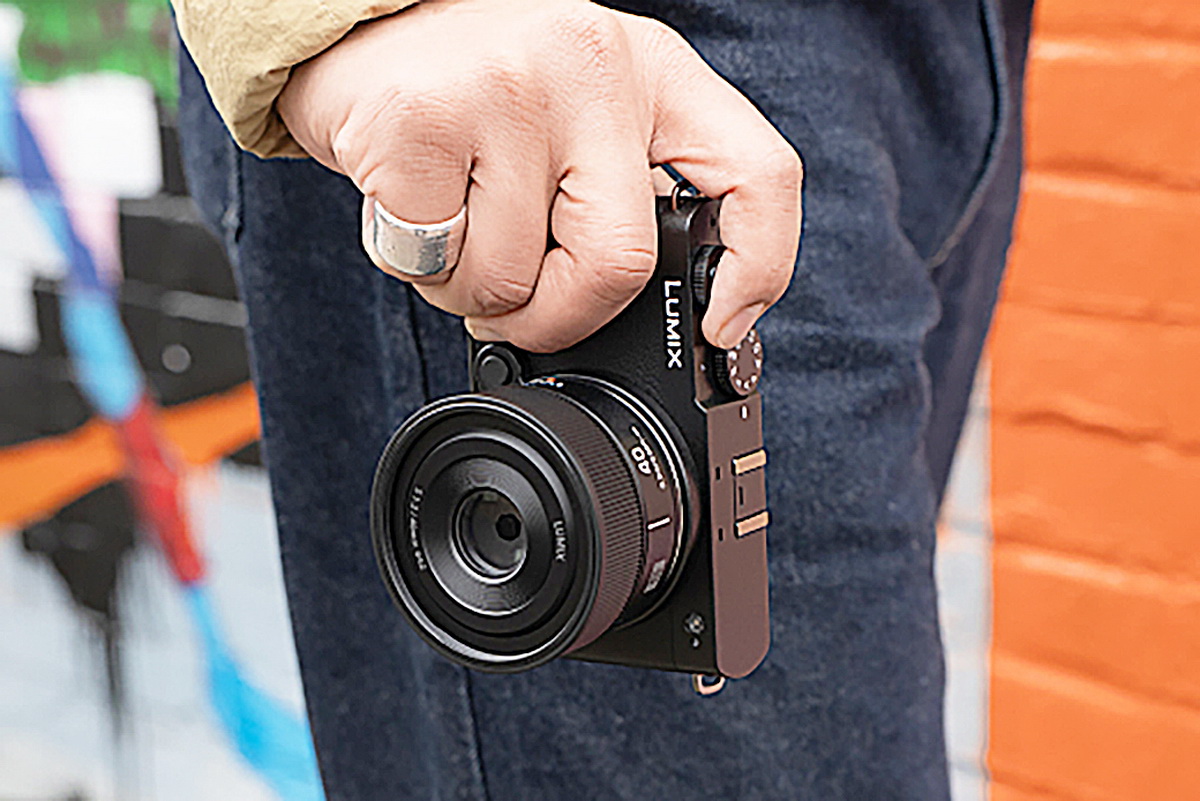 LUMIX S9」にピタリのフルサイズ用大口径標準レンズ「S 40mm F2」発表