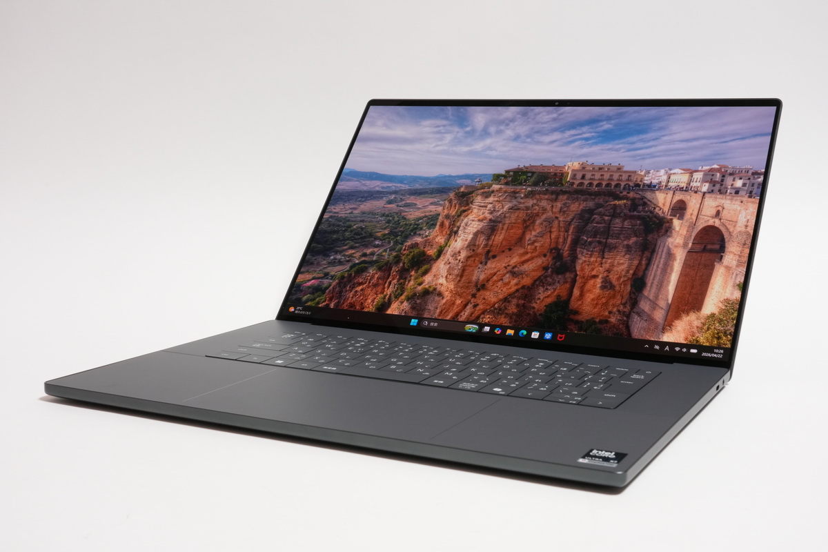 未来デザインのフラッグシップノート＝「CoreUltra X7 358H」のGPUは