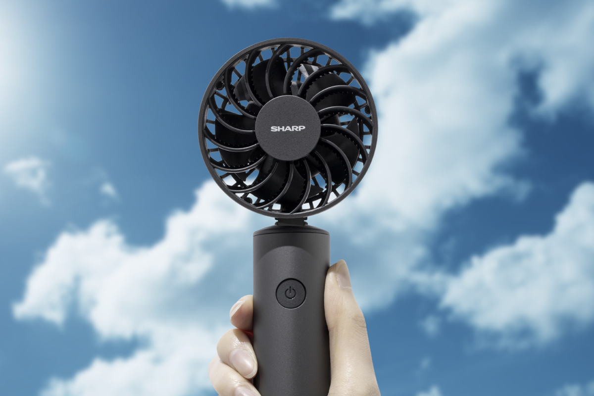 えっ、ハンディファンでニオイ対策!? シャープがプラズマクラスター