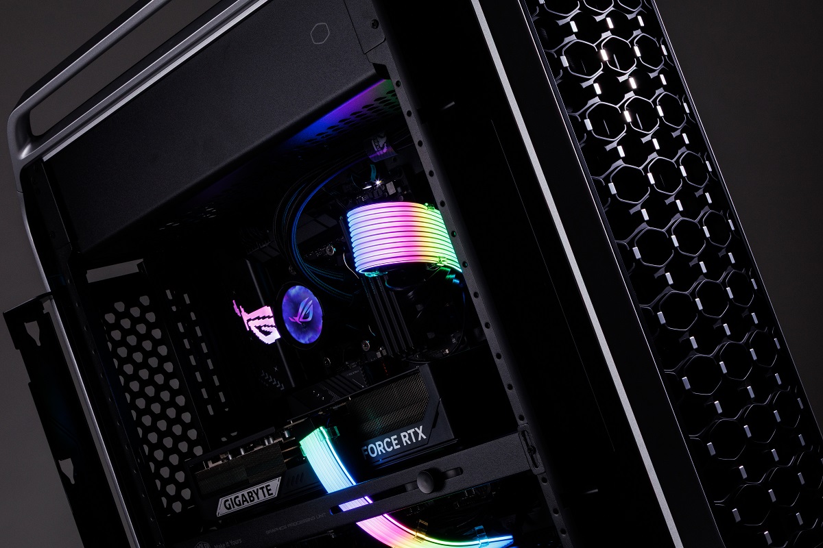 約190万円は納得価格!?Ryzen 9・RTX 5090・COSMOSの超ハイエンド