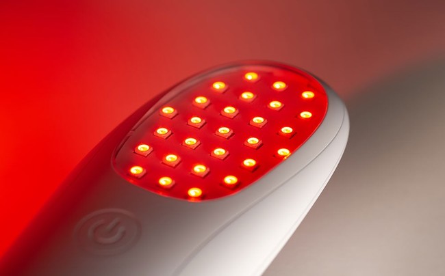 生成を促す赤色光でエイジングサインにアプローチ！携帯型LED美顔器