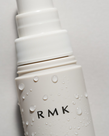 ふわりと密着しメイクは崩さない！「RMK」の新作メイクフィックスミスト