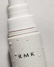 ふわりと密着しメイクは崩さない！「RMK」の新作メイクフィックスミスト