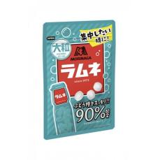 KAT-TUN亀梨和也のカバンの中身って？「眠い時とかいいのよ...」薬局やスーパーで買える愛用の必需品たちを大公開。