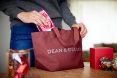 DEAN & DELUCAの「チャリティートート」が今年も登場！冬カラーが大人可愛い♡