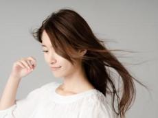 美髪のために始めたい毎日のヘアケア、30代と40代で変えるべき？美容家に聞いた正しい"髪の洗い方"も必見。