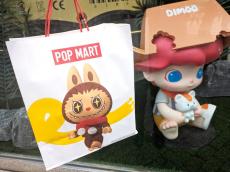 イニシャル ミニラブブ　M ポップマート》話題の「ミニラブブ」新作を発売日に入手