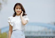 ホワイト フリルスカート 水色刺繍とブラウスのセットです❣ ホワイト フリルスカート 水色刺繍とブラウスのセットです❣ フリル